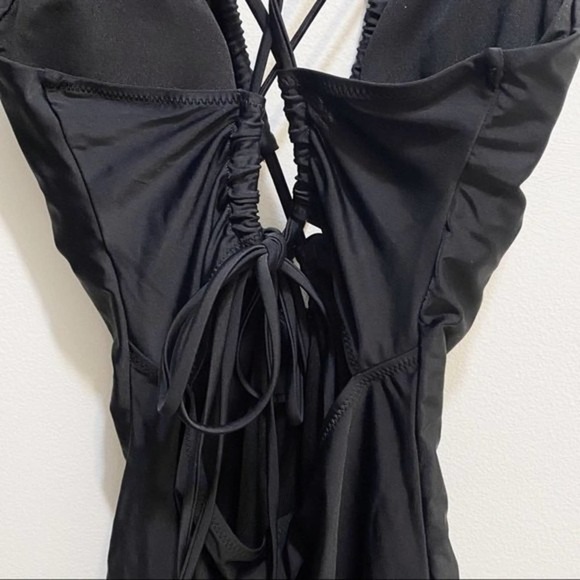 Cupshe NWT Cheeky Gal Women's Keyhole Crisscross Black Swimsuit M - Picture 7 of 9